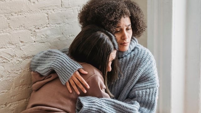 Valida su sufrimiento sin reforzar la idea del suicidio como salida Valida su sufrimiento sin reforzar la idea del suicidio como salida